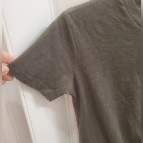 NWT Charcoal crop top with short sleeves and knot in front from On Fire size S. - Picture 4 of 5